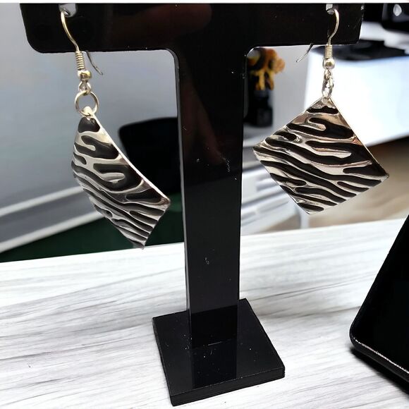 Pierced Earrings Retro Striped Design Black Silver Tone Geometric Statement - Picture 2 of 5